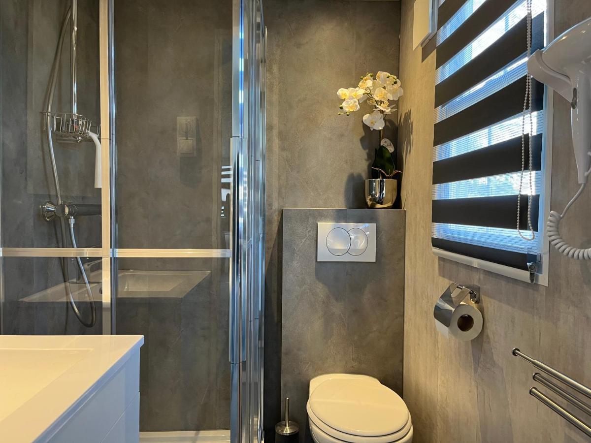 30 # Hygiene # Airport Eindhoven # Airco # Bosrijk # Hiking & Biking # Efteling # Safaripark * Oisterwijk